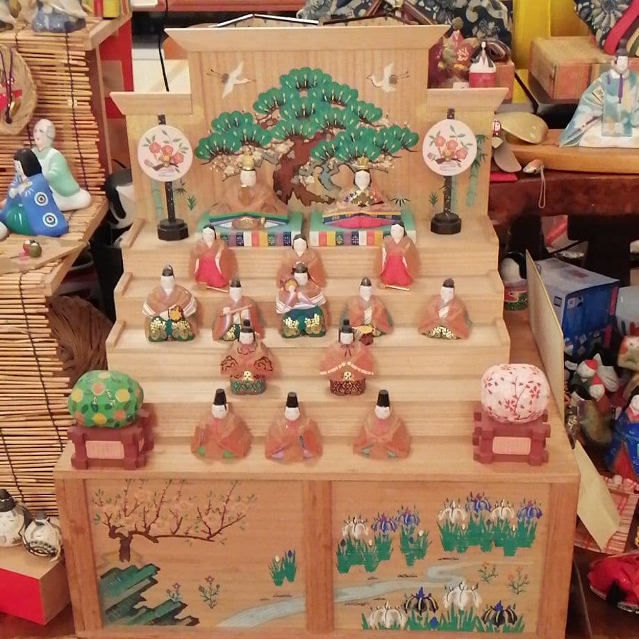 奈良一刀彫り雛人形