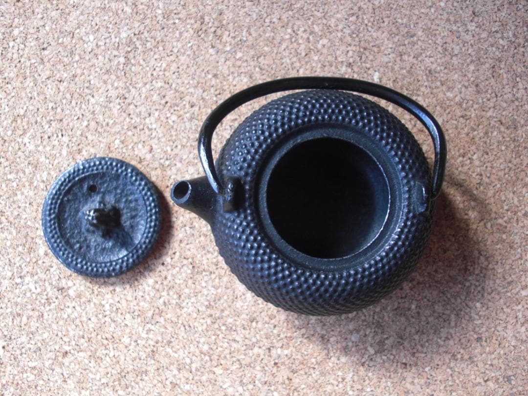 南部鉄器　ミニチュア？黒・赤鉄瓶と五徳セット