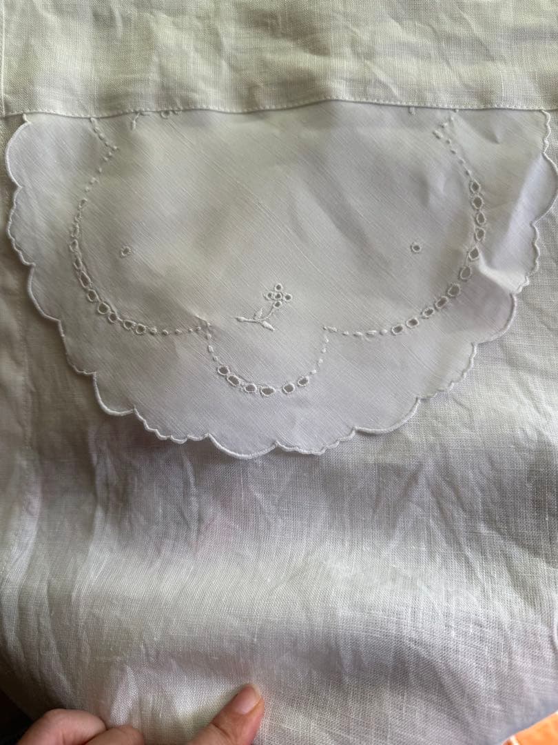 ナチュラルリネンと可愛い花柄刺繍のフリフリカーテン