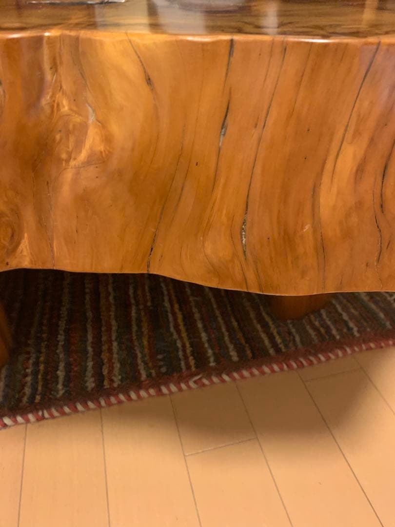 一枚板テーブル(樹齢480年) まずは大阪市北区まで見に来て下さい