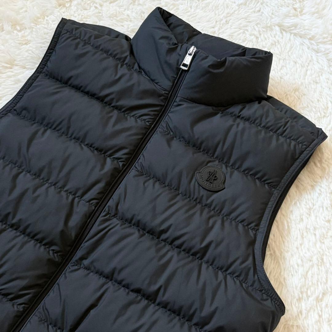 極美品 モンクレール ダウンベストTREOMPAN