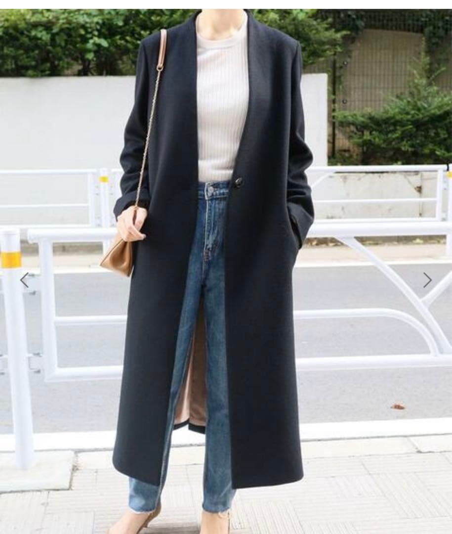 IENAイエナ／軽暖Vネックデザインロングノーカラーコート ブラック黒