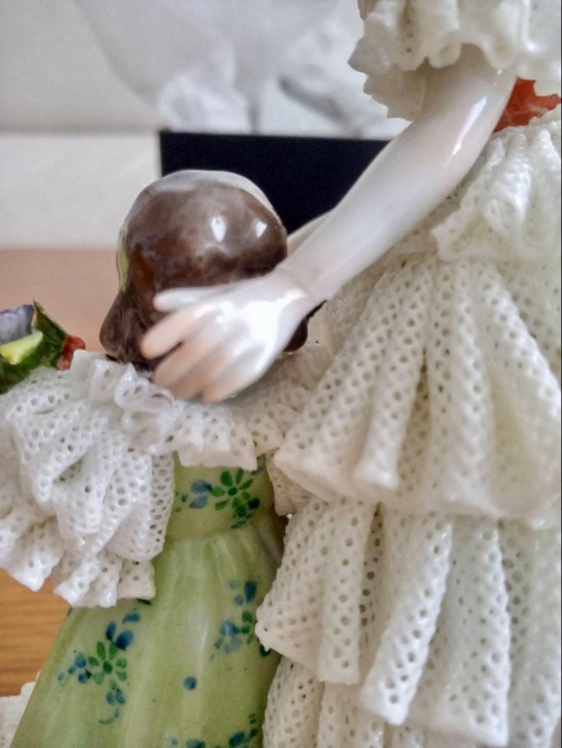 ドレスデン　フィギュリン　チューリンゲン　陶器　人形　ドイツ　レース人形