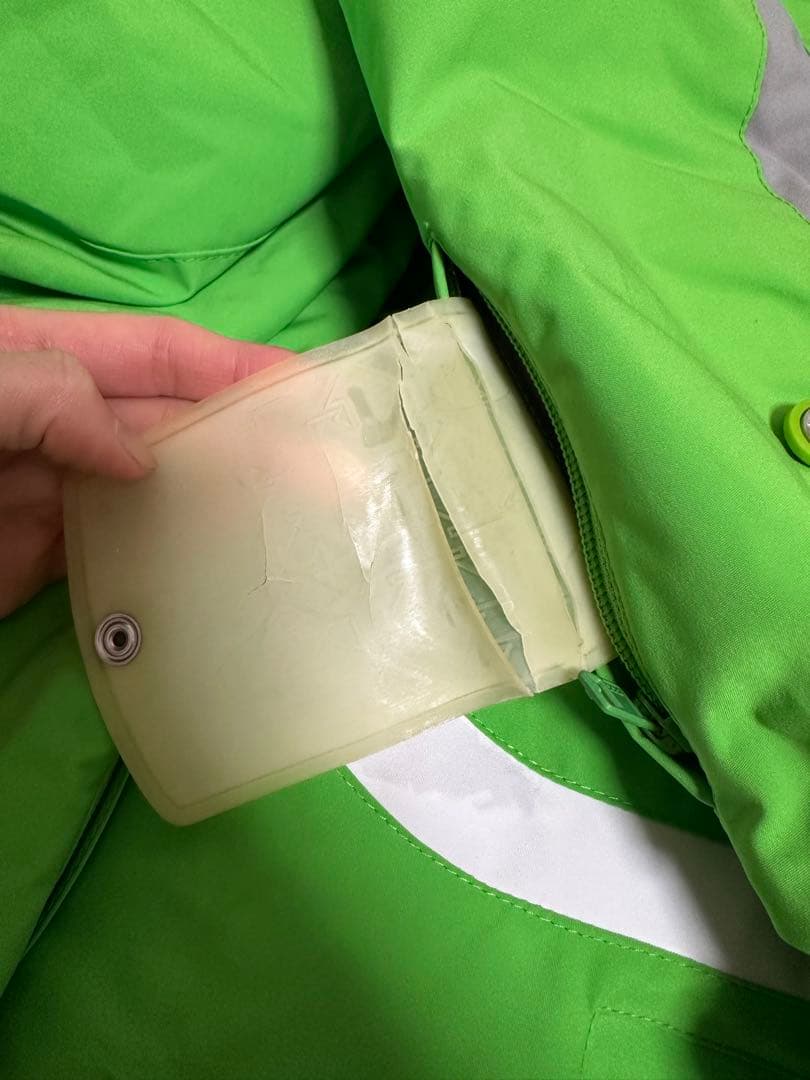 スキーウェア　デサント　破損箇所有り