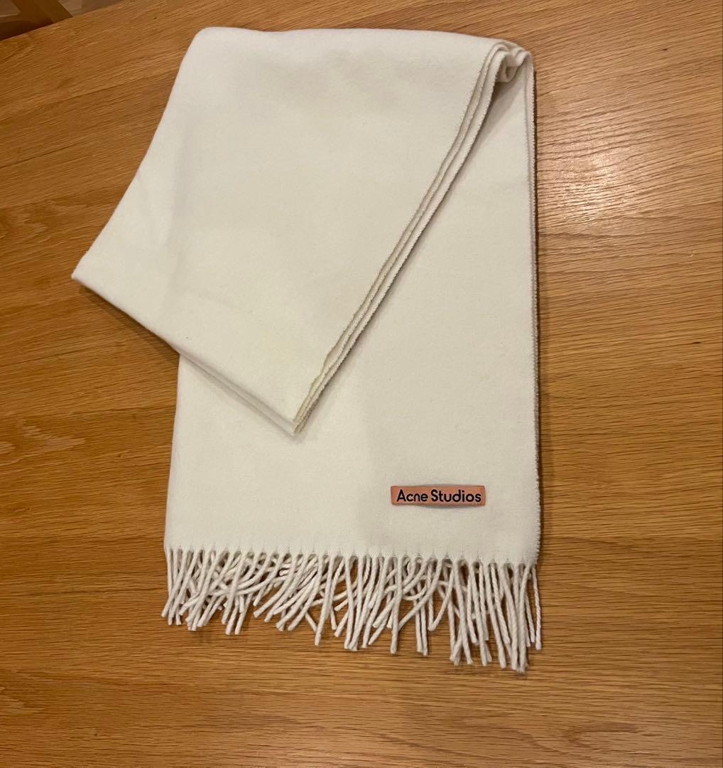 Acne Studios ホワイトマフラー 200cm x 70cm