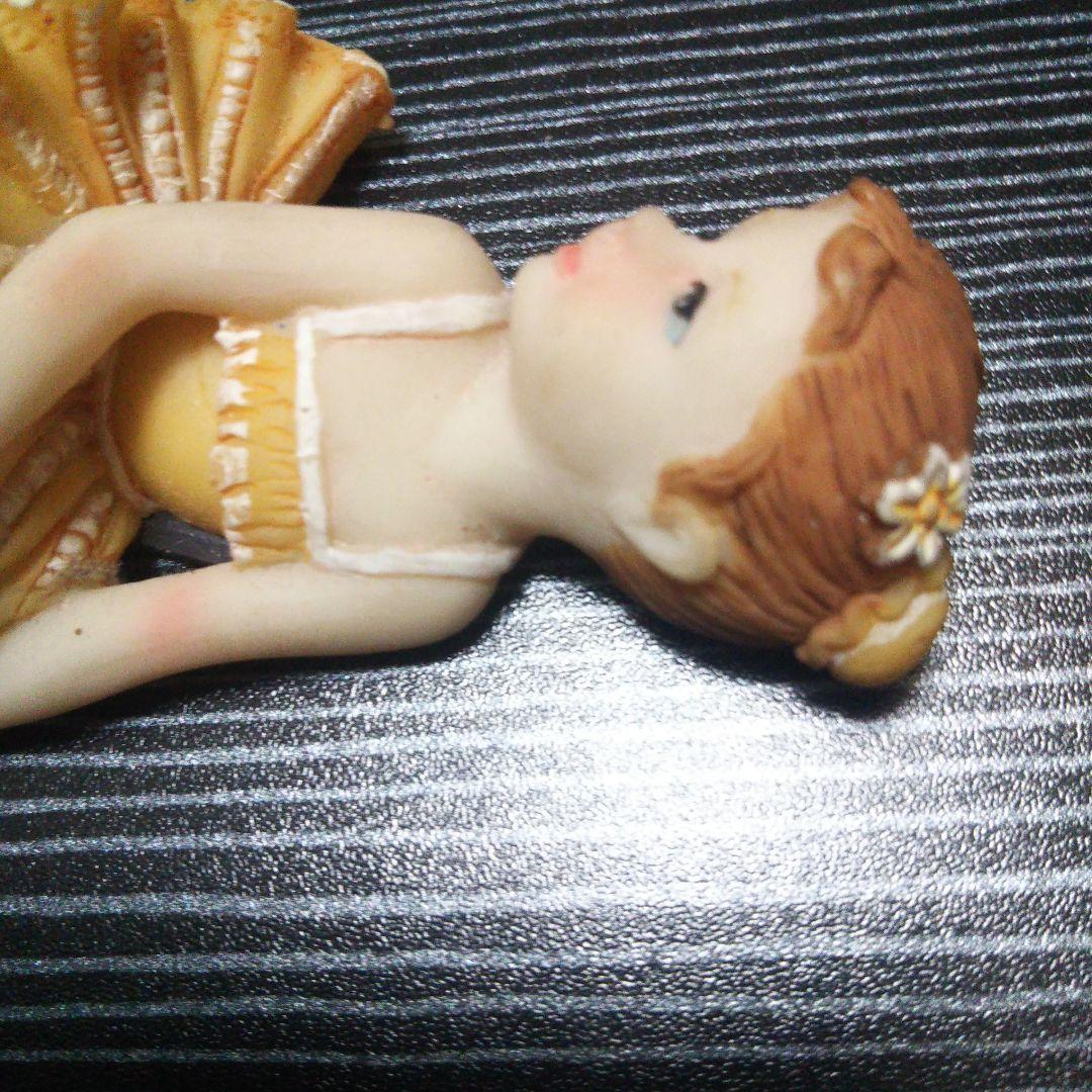 昭和のレア物の高級ヨーロッパ女の子バレリーナ人形マグネット付き。希少品
