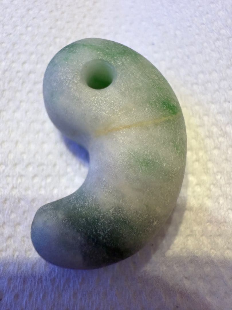糸魚川翡翠‼️勾玉‼️大変に美しい絶品‼️芸術的‼️ 透光抜群‼️破格出品‼️13.1g