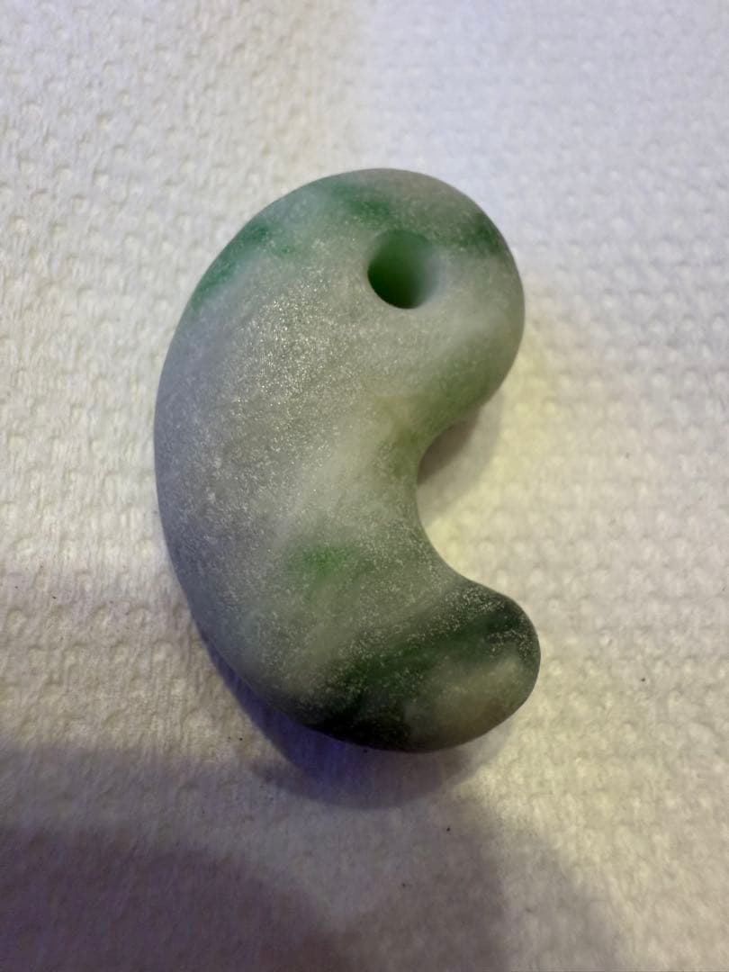 糸魚川翡翠‼️勾玉‼️大変に美しい絶品‼️芸術的‼️ 透光抜群‼️破格出品‼️13.1g