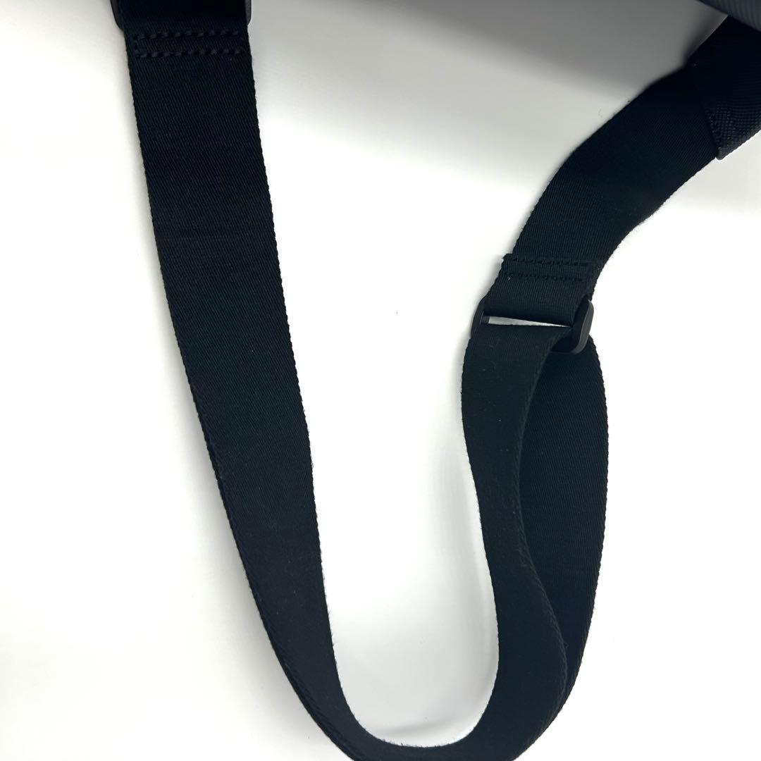 【極美品】LACOSTE メッセンジャーバッグ 黒