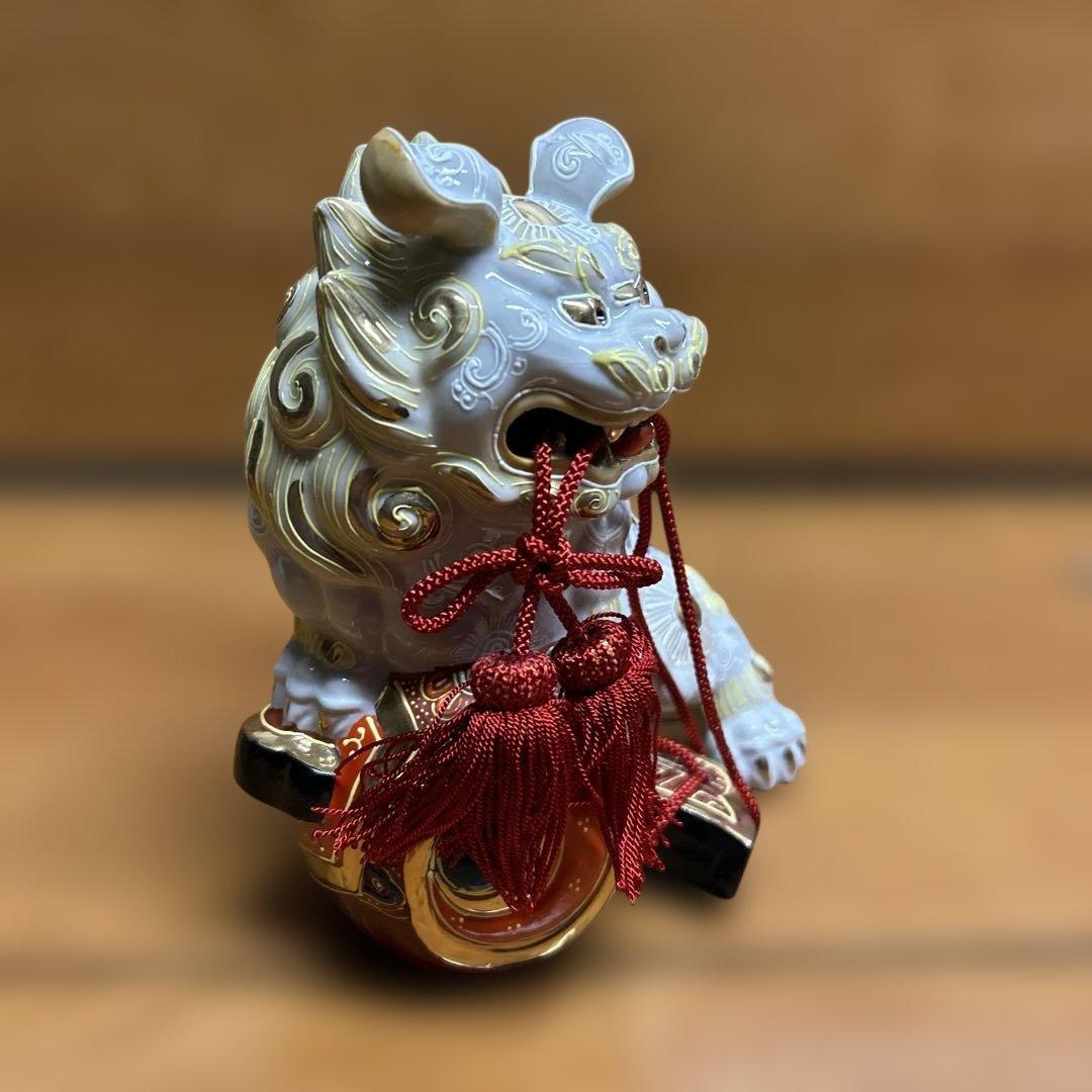 獅子の陶器置物 白金装飾