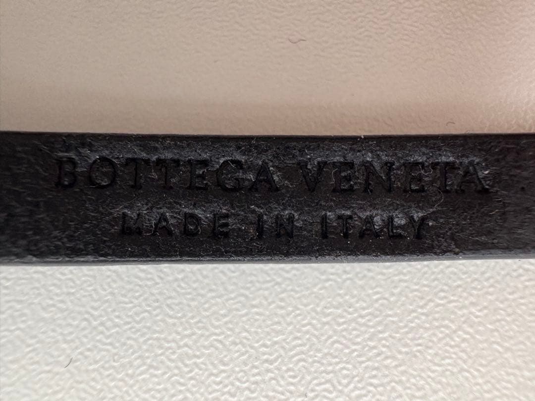 BOTTEGA VENETA ブラックレザーブレスレット