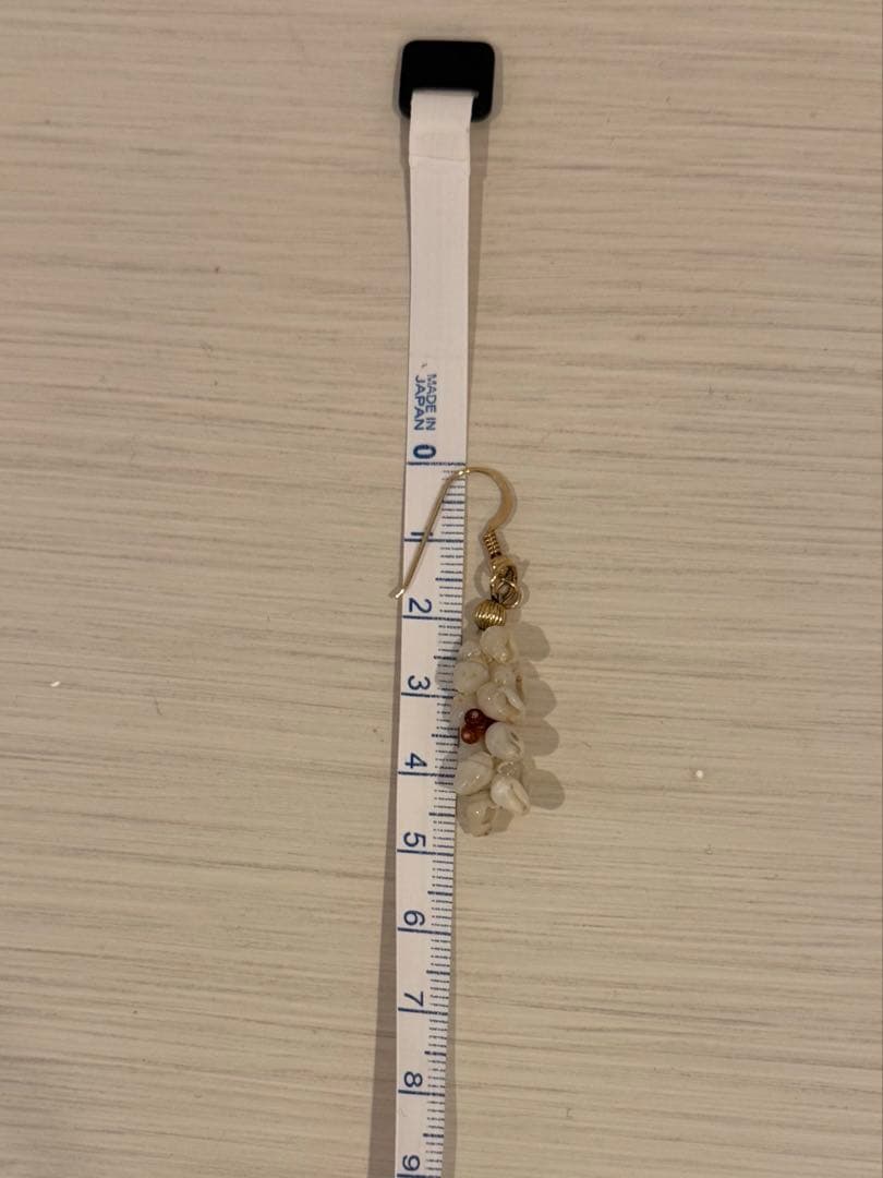 ニイハウシェルのピアスとネックレス