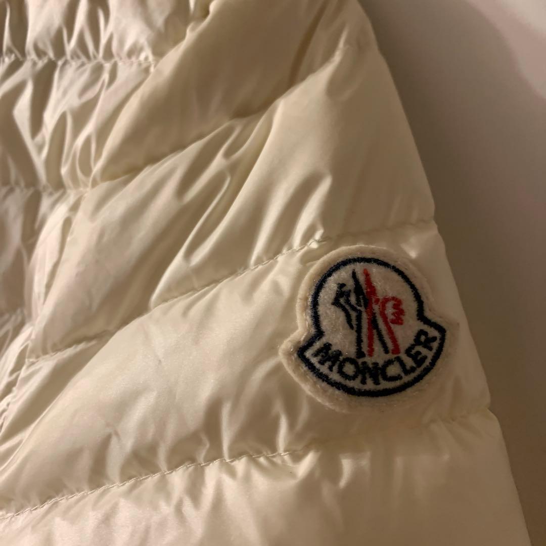 モンクレールホワイト ダウンジャケット