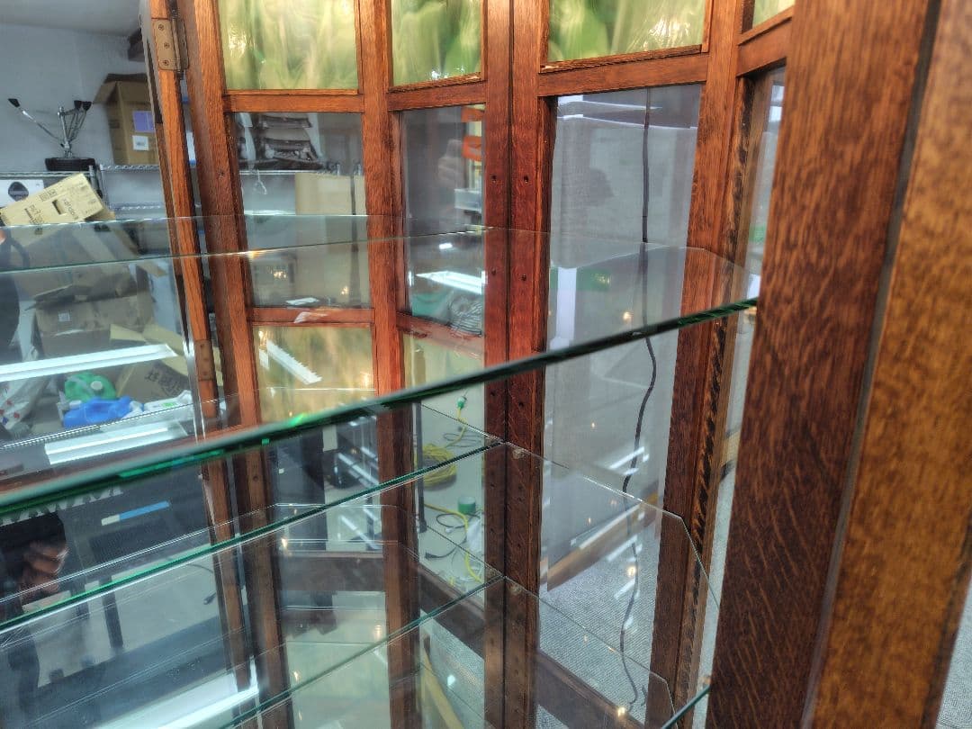 □ えぞ民族家具 飾り棚 北海道 旭川 蝦夷民芸 ガラスキャビネット