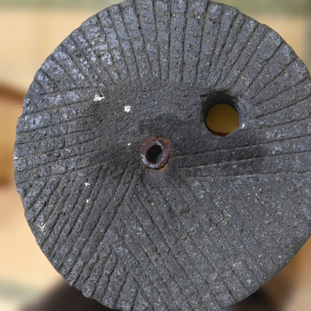 古い石臼-大正～昭和初期の臼-昭和オブジェ。