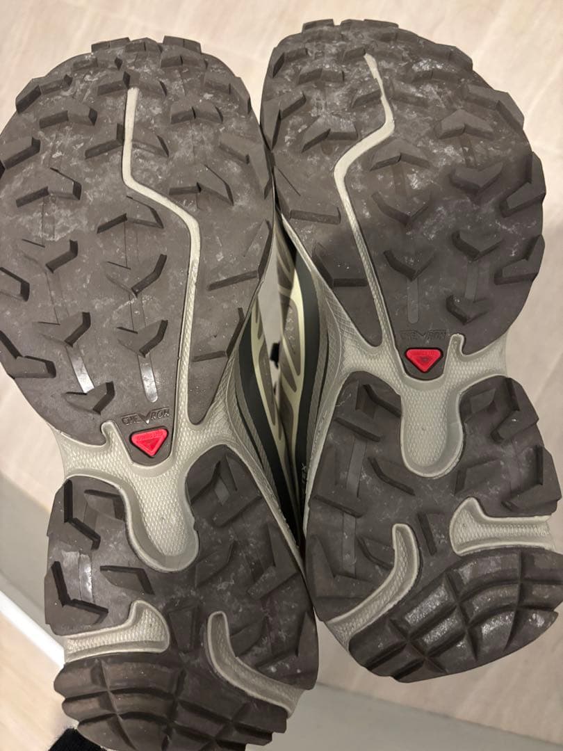 サロモン　スニーカー　23.5