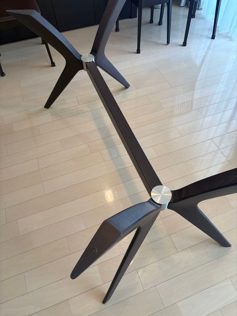 カリガリス　トーキョー　ガラス天板　ダイニングテーブル