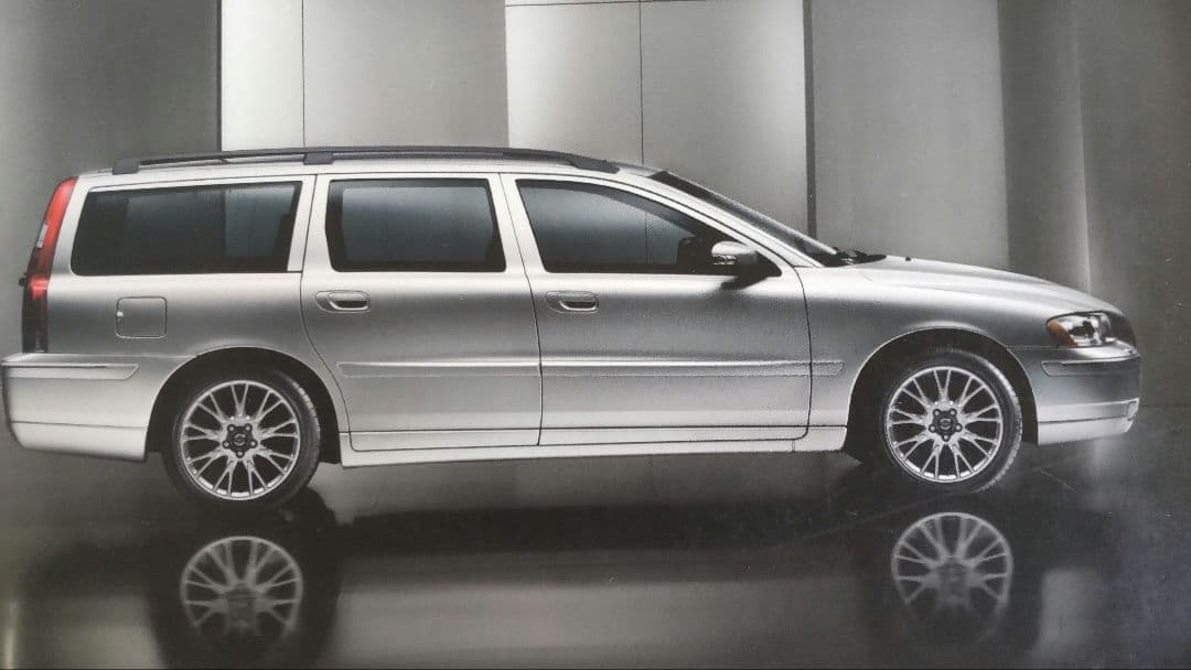 ボルボ　VOLVO V70(SB後期)　カーナビ取付キット　オーディオパネル