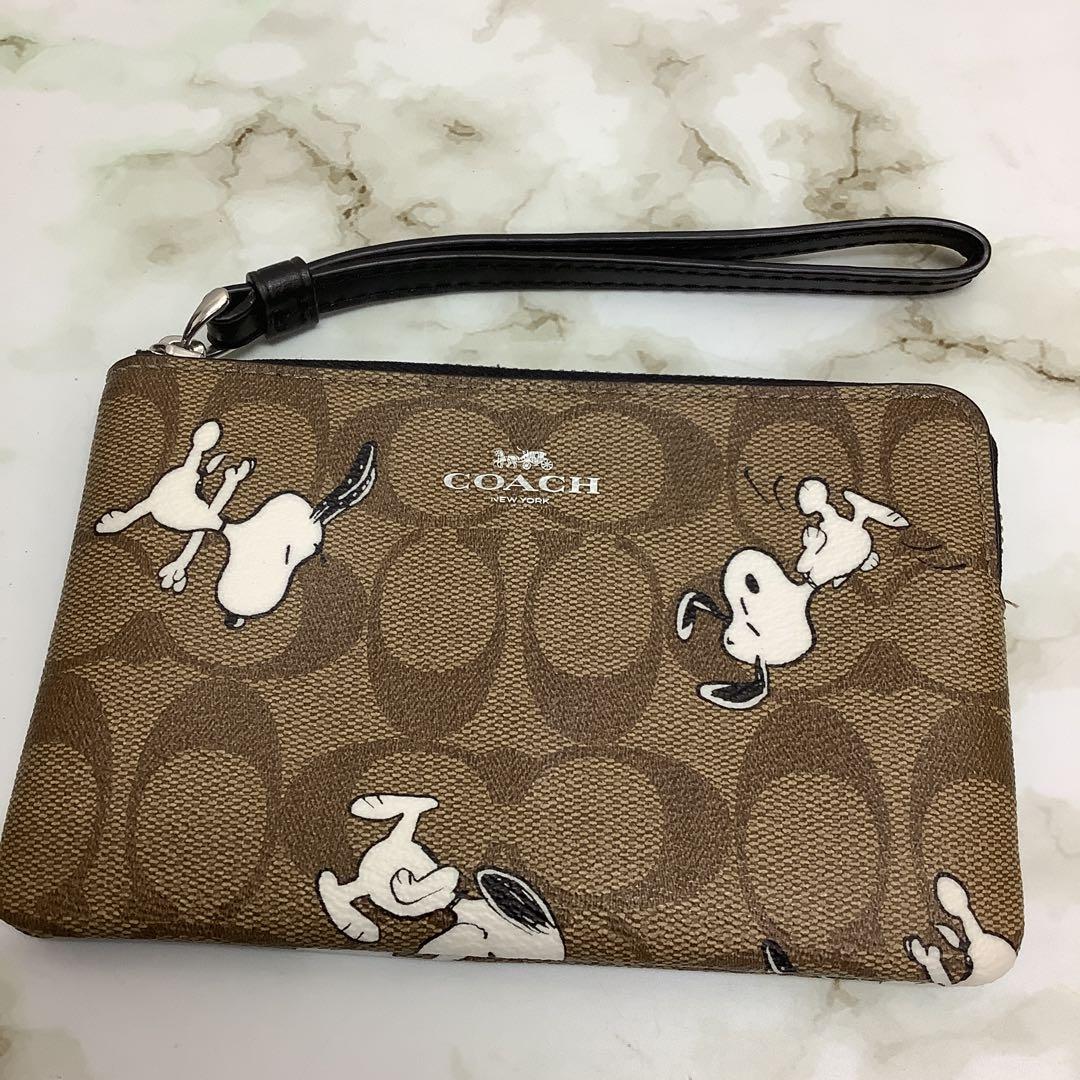 a*u様 新品　COACH コーチ　スヌーピー柄 ポーチ　古銭入れ　カードケース