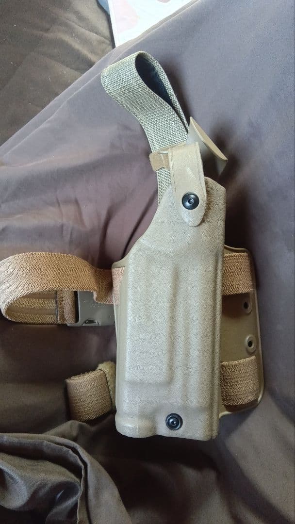 サファリランド6004HK45ライト対応ホルスター実物