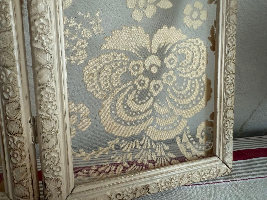 フランスアンティーク　二つ折りフレーム レース花柄