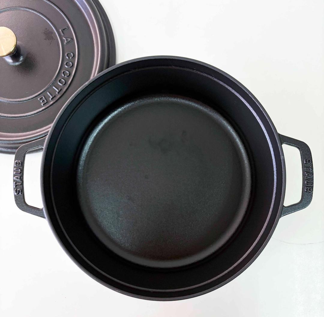 美品 ★ Staub ストウブ シャロー ココット 26cm ブラック ミトン付