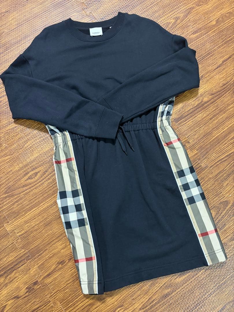 本日価格　バーバリーチルドレン　トレーナー ワンピース　１２Ｙ
