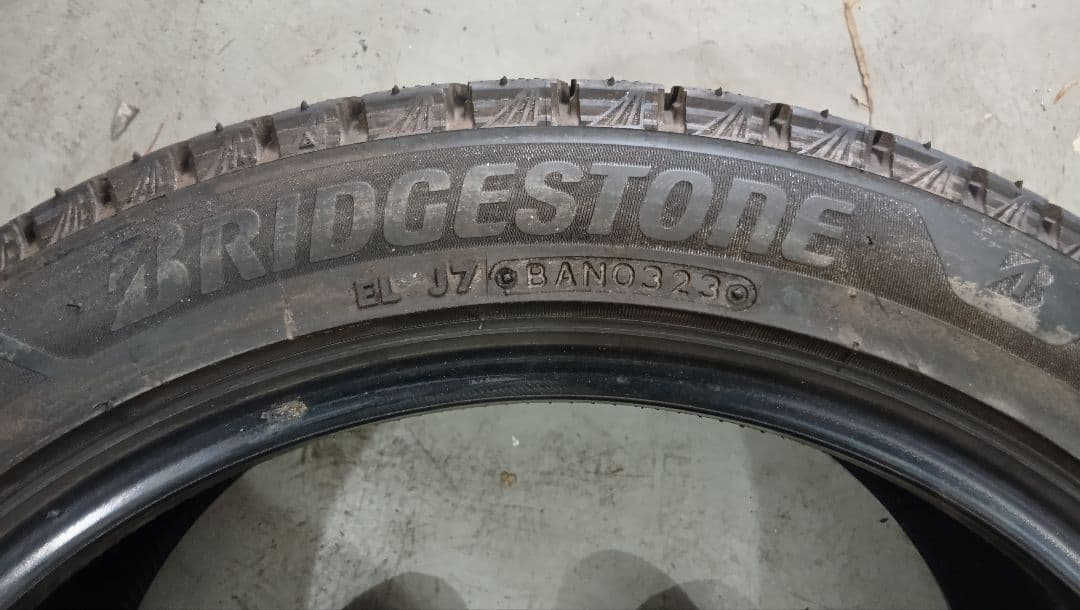 BRIDGESTONE 225/45R18 23年製　冬タイヤ　【No.①】