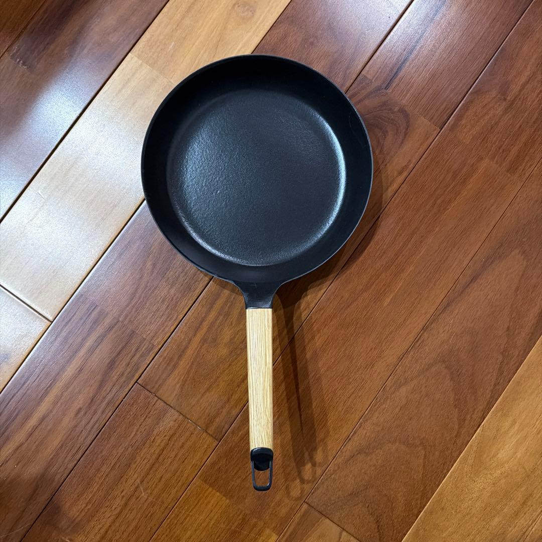 鋳鉄製フライパン 木製ハンドル付き