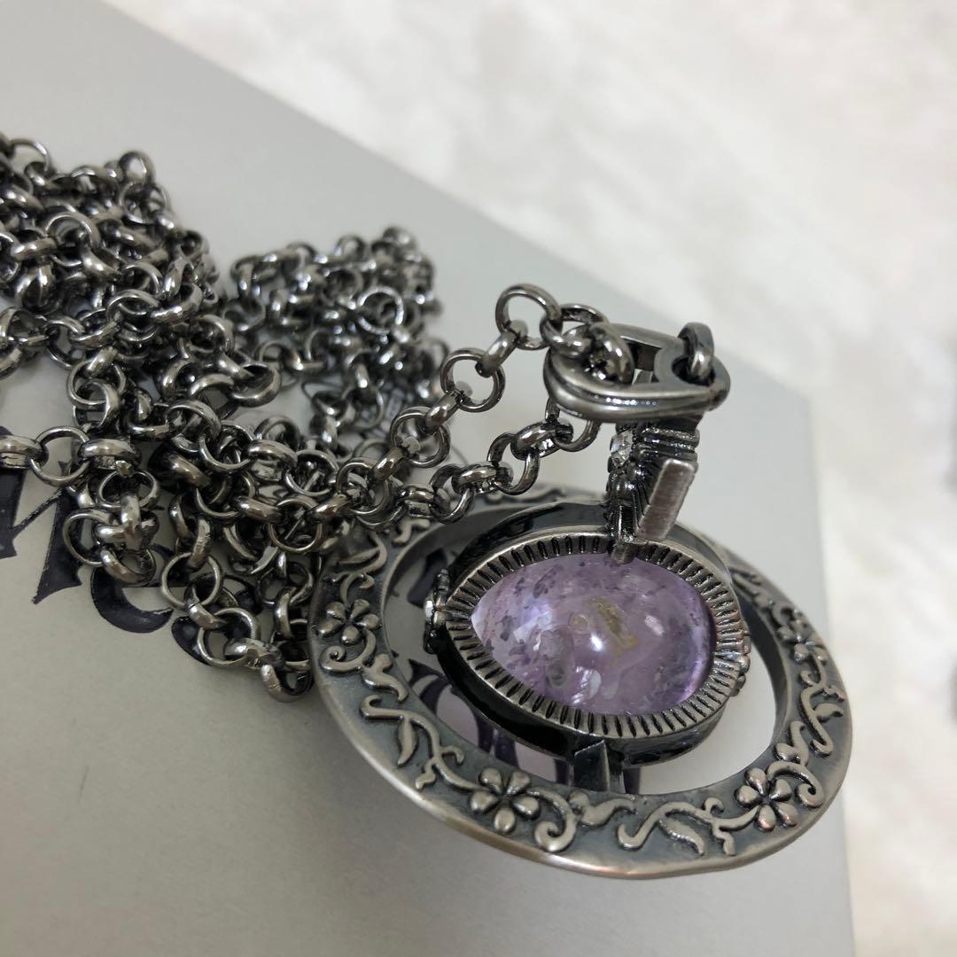 Vivienne Westwood 花刻印　スモールオーブネックレス