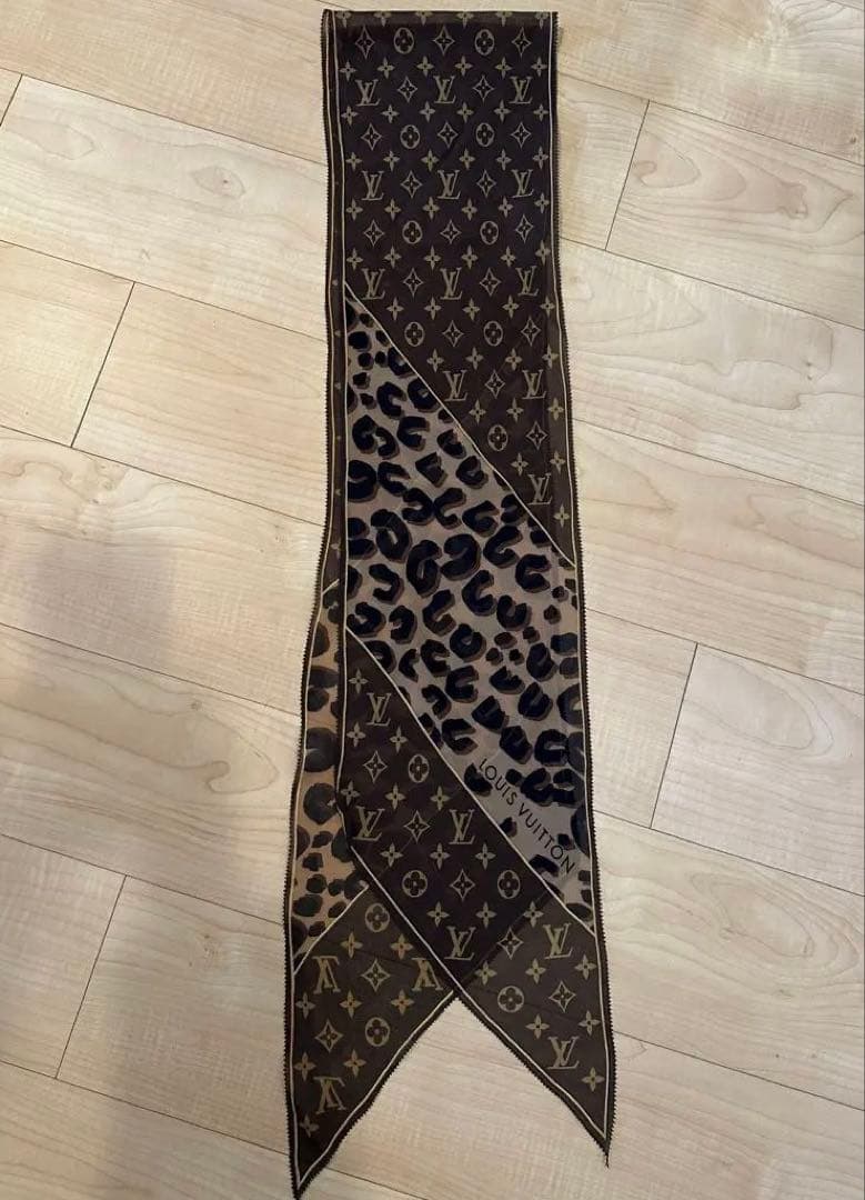(アーニャ)Louis Vuitton レオパード柄 スカーフ
