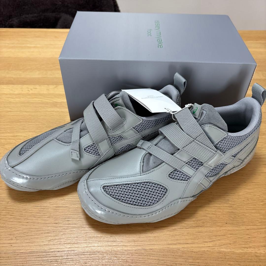 アシックス　イッセイミヤケ　HYPER TAPING 27.0 グレー　新品