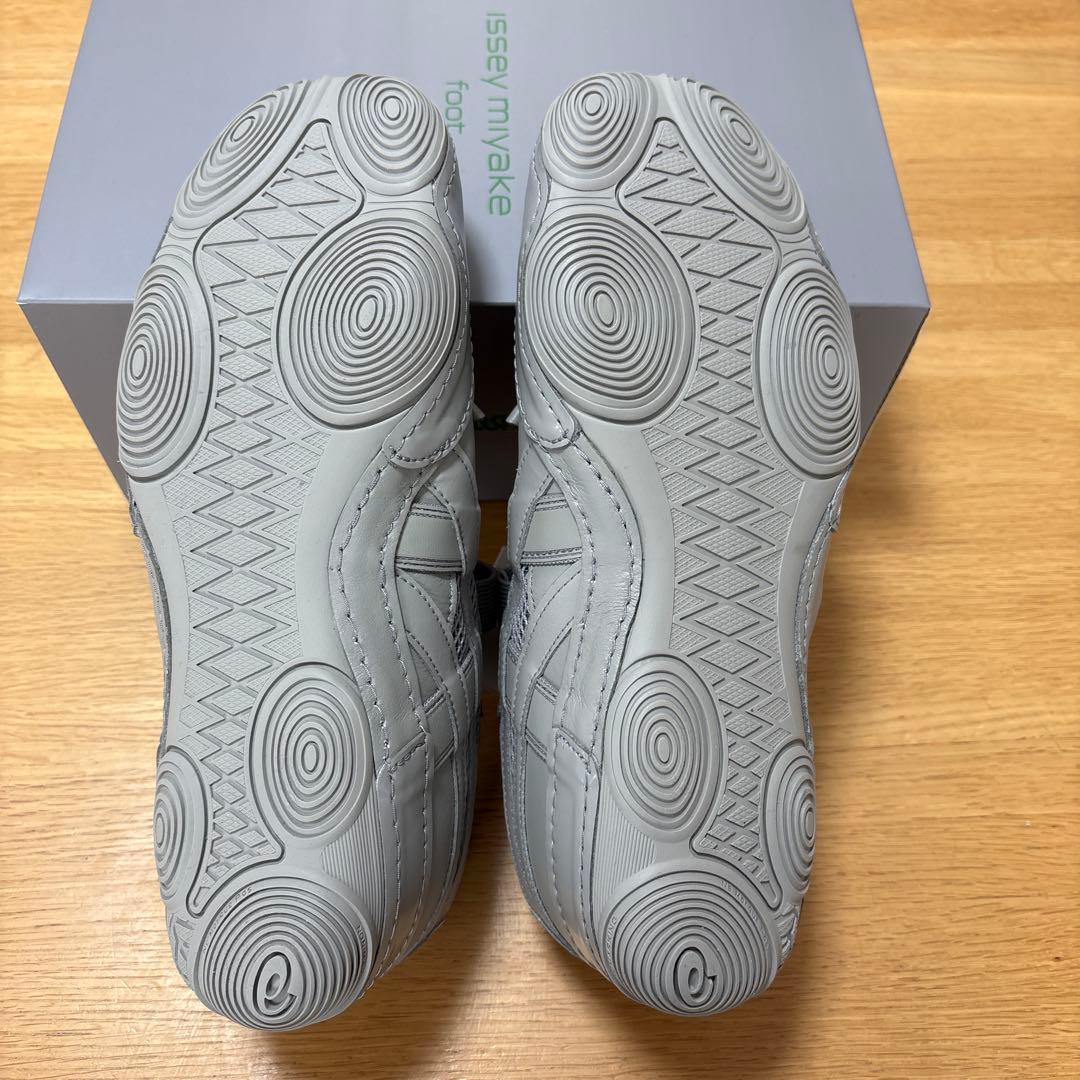 アシックス　イッセイミヤケ　HYPER TAPING 27.0 グレー　新品