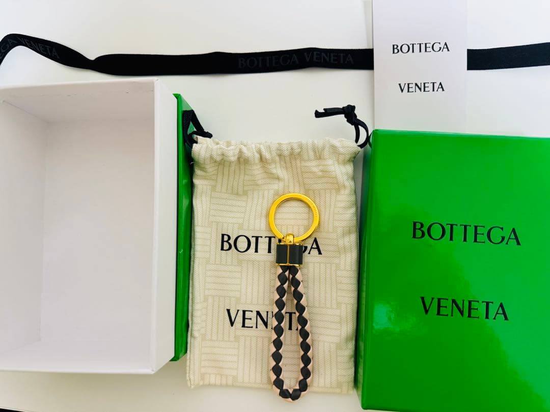 定価57200円 新品未使用BottegaVenetaイントレチャートキーリング