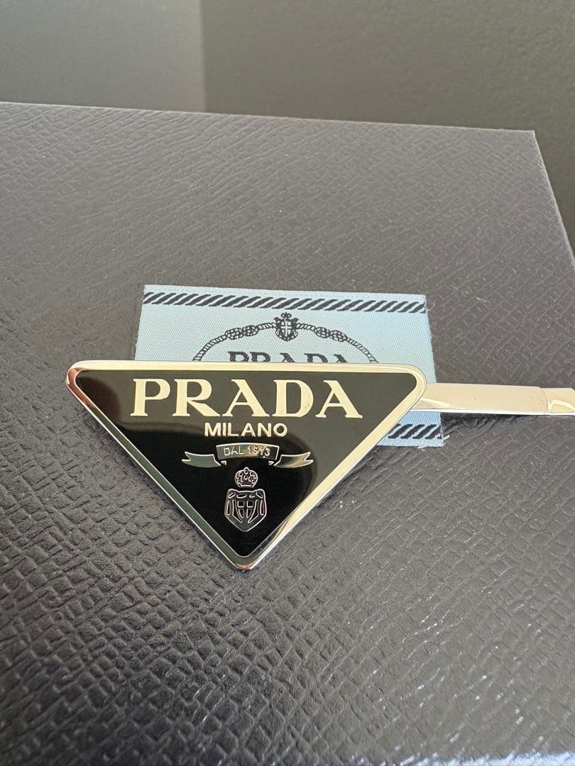PRADA ヘアピン 黒　一本