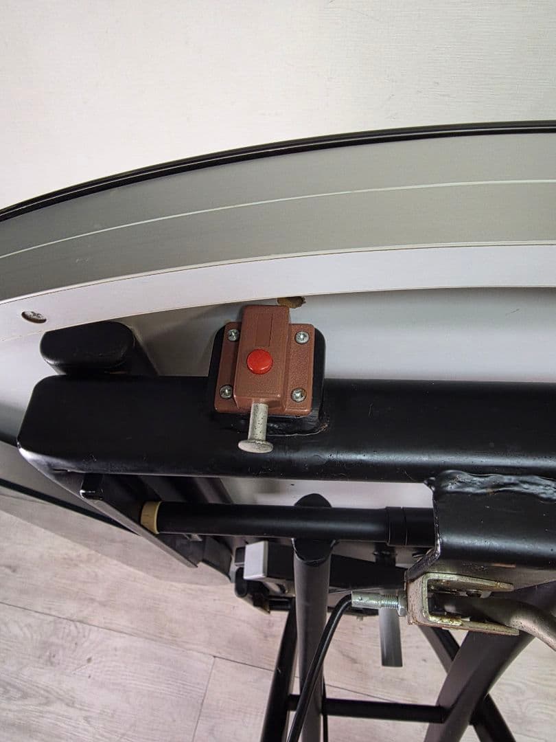 ガス圧式昇降式　拡張式天板折りたたみ式サイドテーブル　円型ガラステーブル