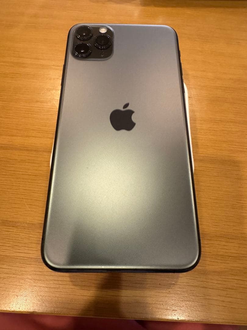 iPhone 11 Pro Max 256GB + 新品ガラススクリーン付き