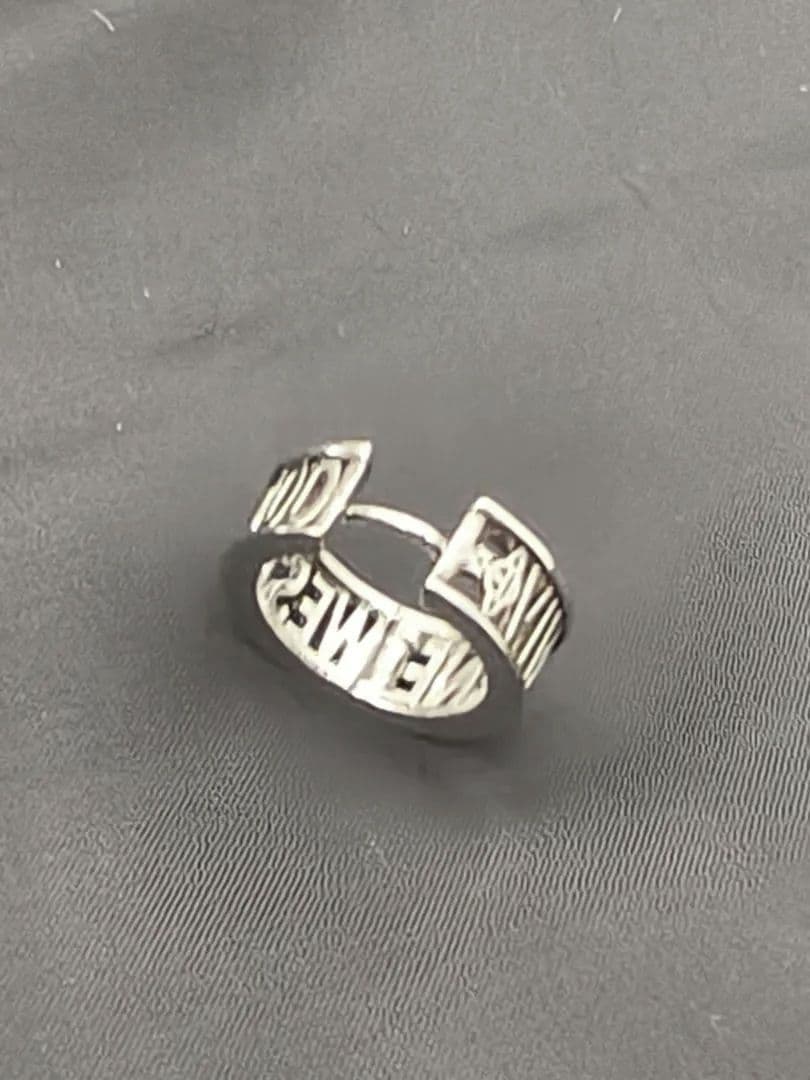 ✨美品 ヴィヴィアンウエストウッド 片耳用 シルバー ピアス メンズ 未使用級