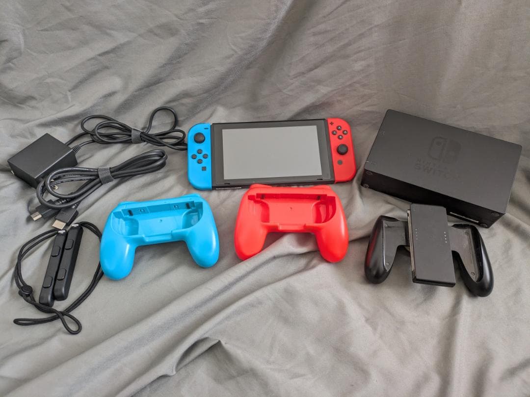 Nintendo Switch 本体＋Joy-Conグリップミニ・2個セット付