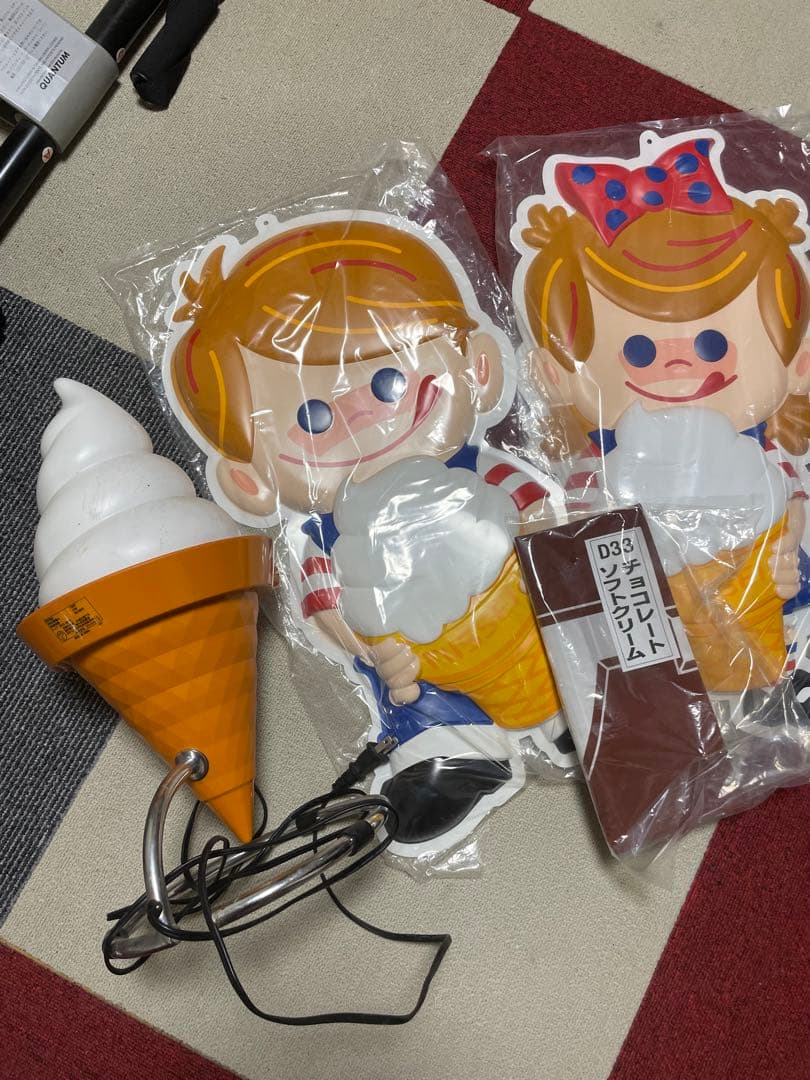 ソフトクリーム型ライト、NISSEI ニックン&セイチャン 看板➕のぼり1枚