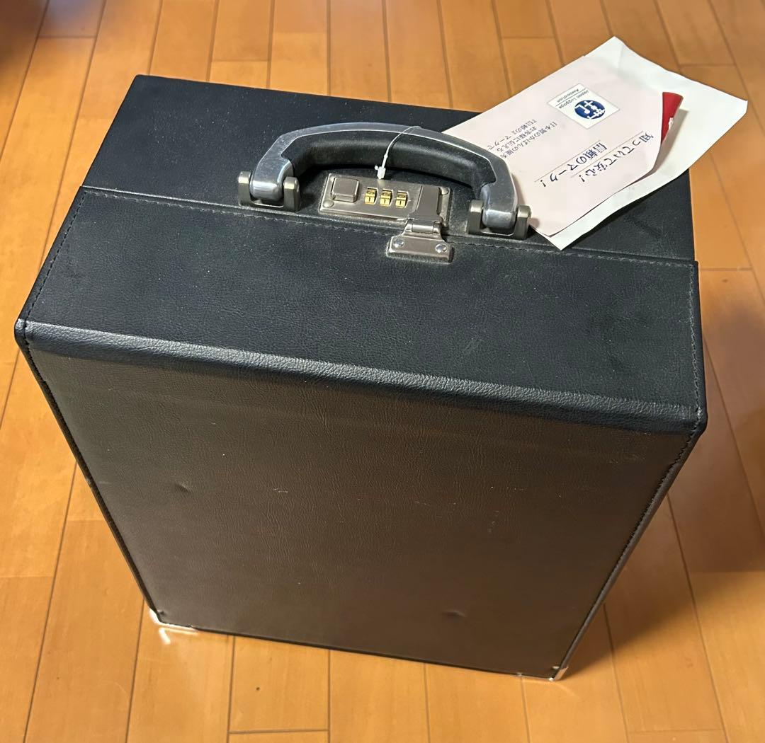 ダイヤル式ロック付きアクセサリーケース