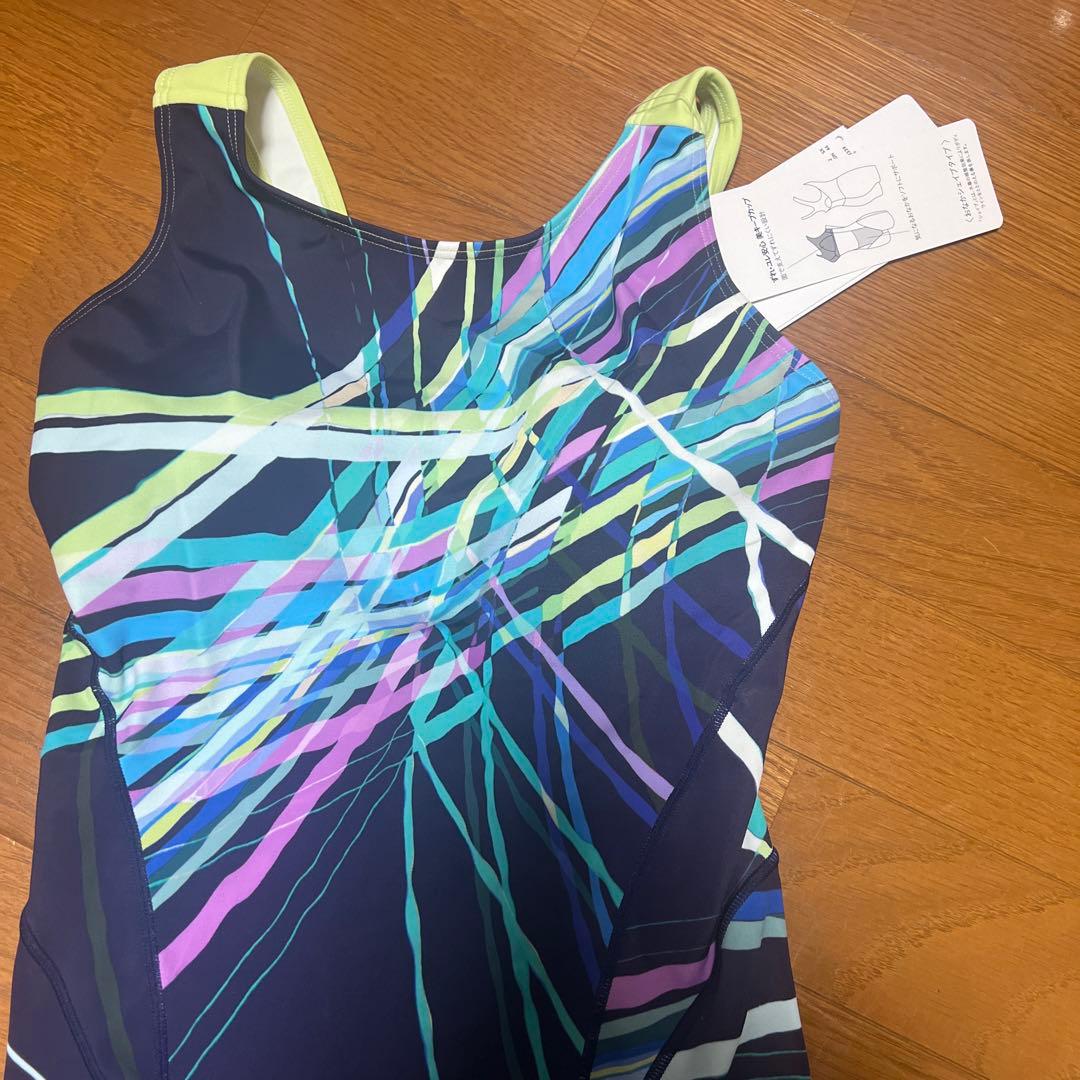 ワコールお腹シェイプタイプ水着と帽子