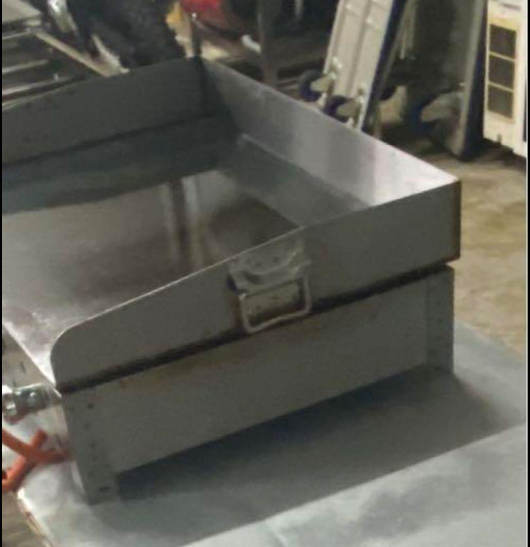 Ｔ グリラー 幅900 鉄板6t ３辺フチ 奥100H ブラ持手