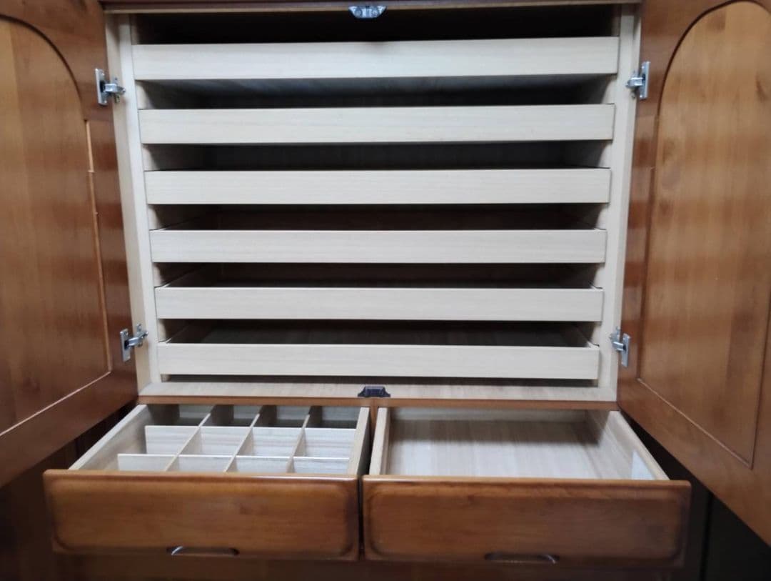 2月23日まで出品　送料込　高級　 箪笥　着物　タンス　ポリエステル塗装　国産