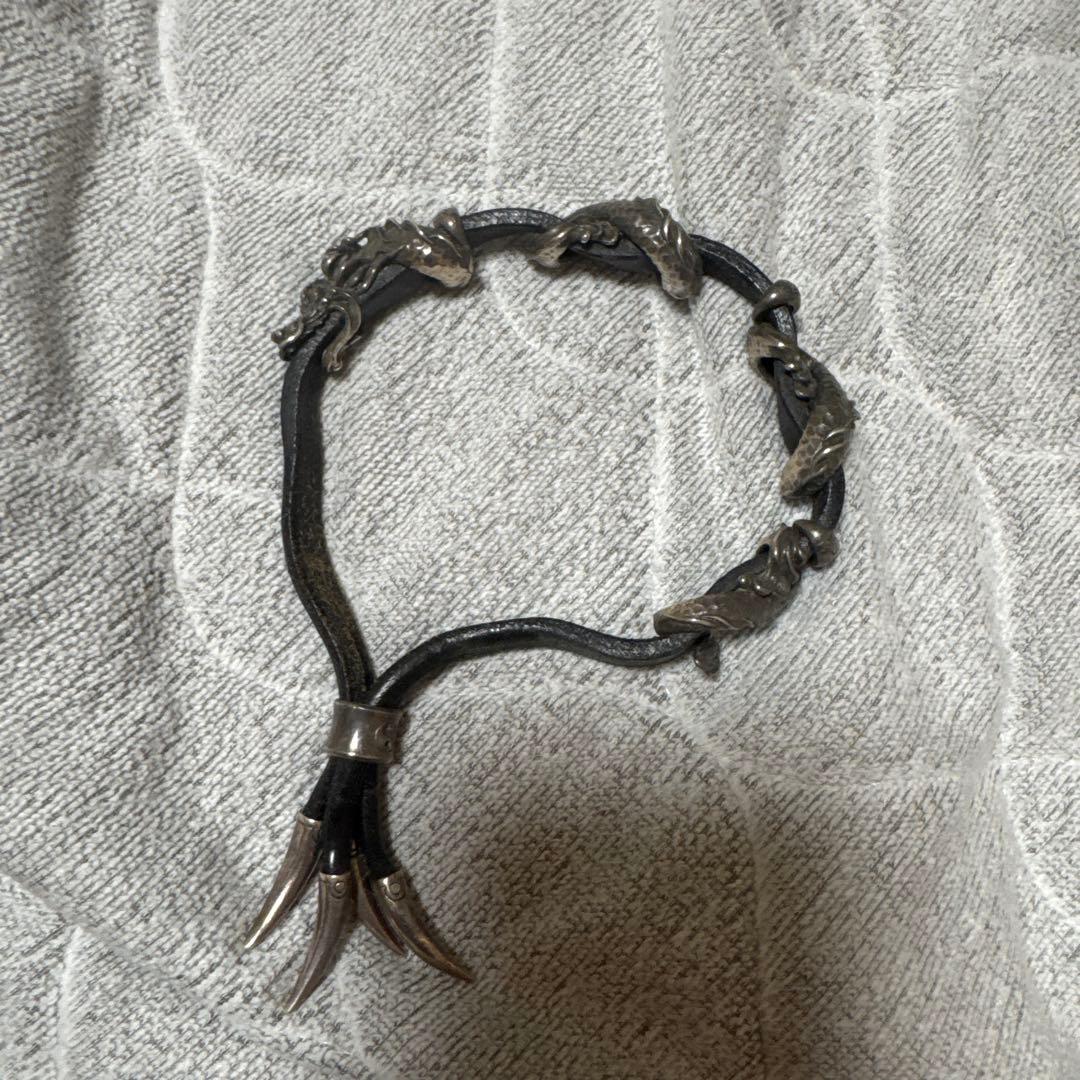 ジンティ ドラゴンモチーフ レザーブレスレット