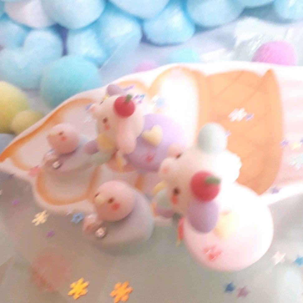 ゆめかわパンケーキにお座り♡