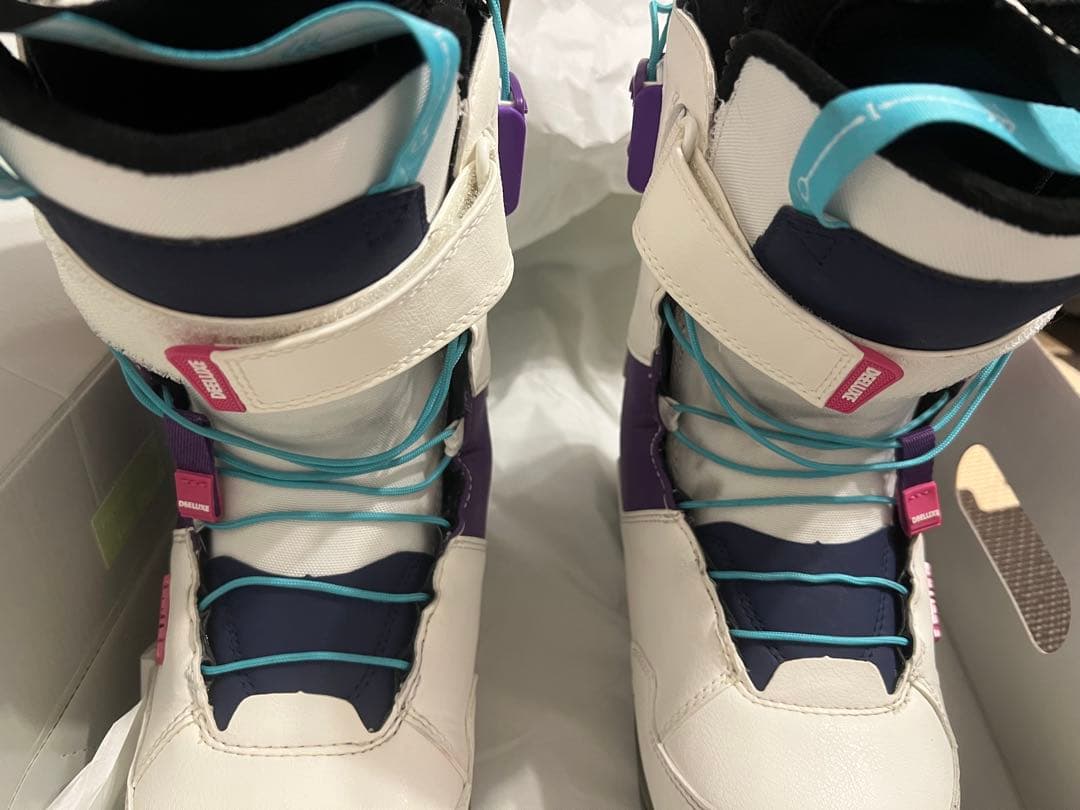 女性用スノーボードブーツ DEELUXE ホワイト/パープル