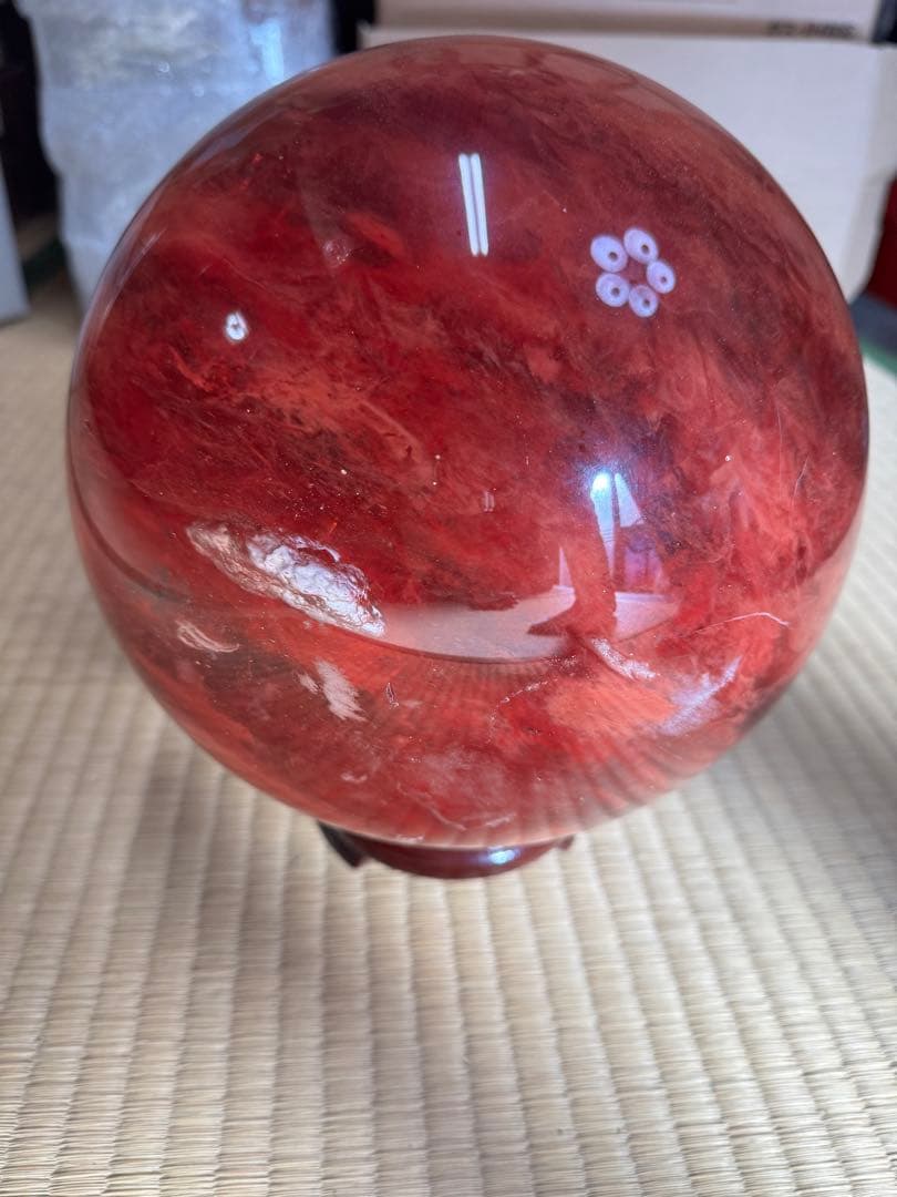 赤い翡翠の球体置物　約20cm