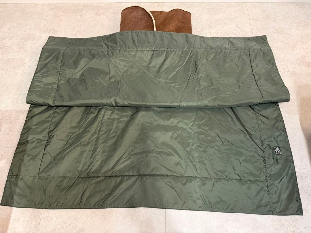 Baconイタリアミラノ発ブランド　ダウンポンチョ