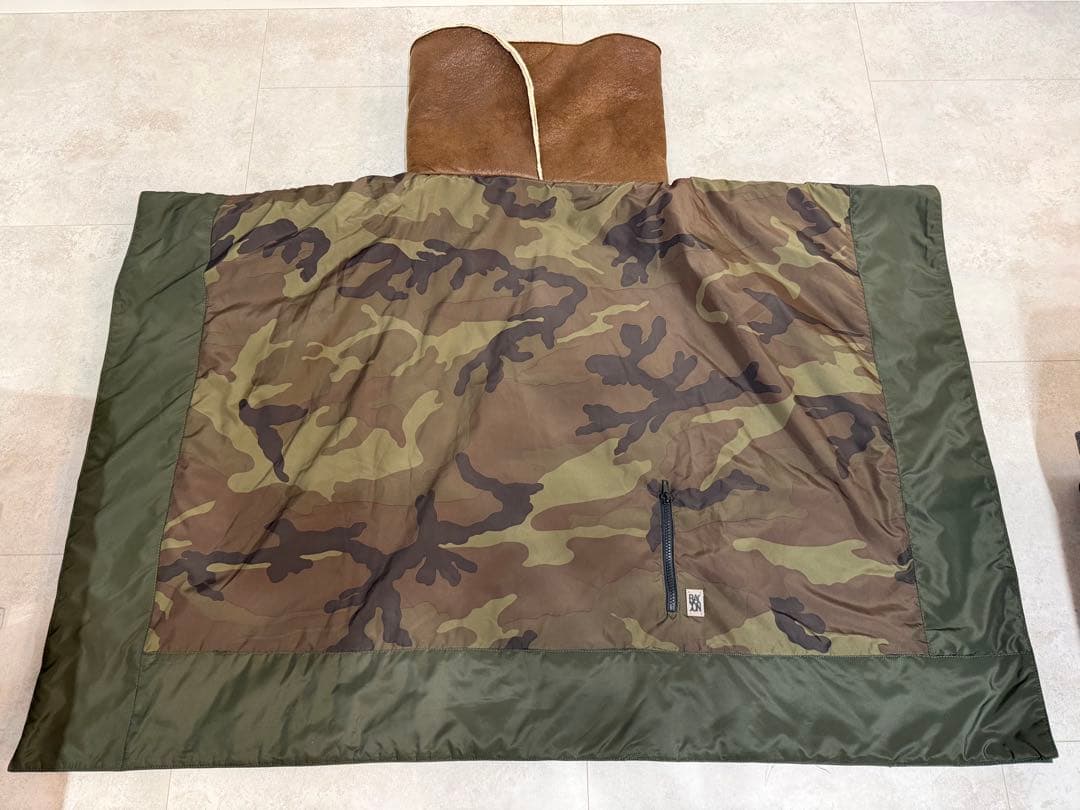 Baconイタリアミラノ発ブランド　ダウンポンチョ